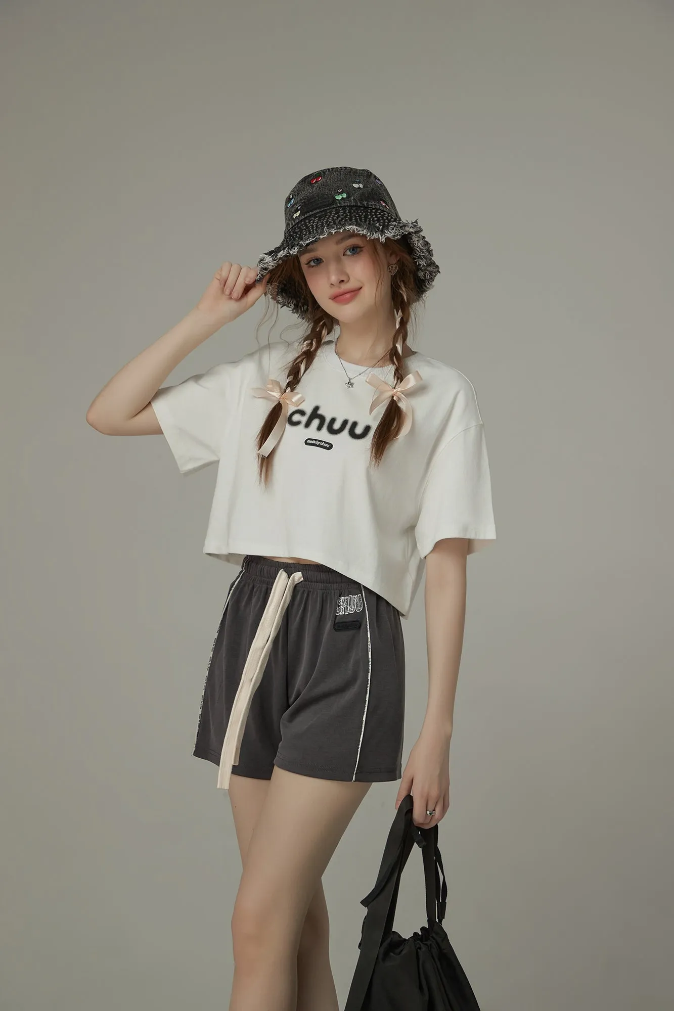 Chuu Lettering Logo Loose-Fitting Cropped Short Sleeve T-Shirt