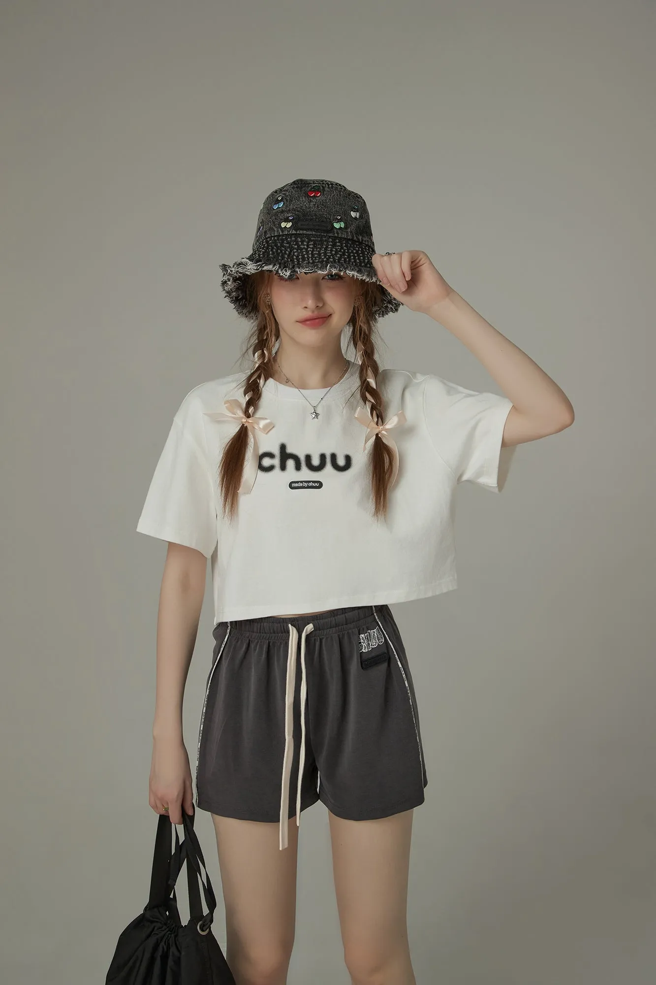 Chuu Lettering Logo Loose-Fitting Cropped Short Sleeve T-Shirt