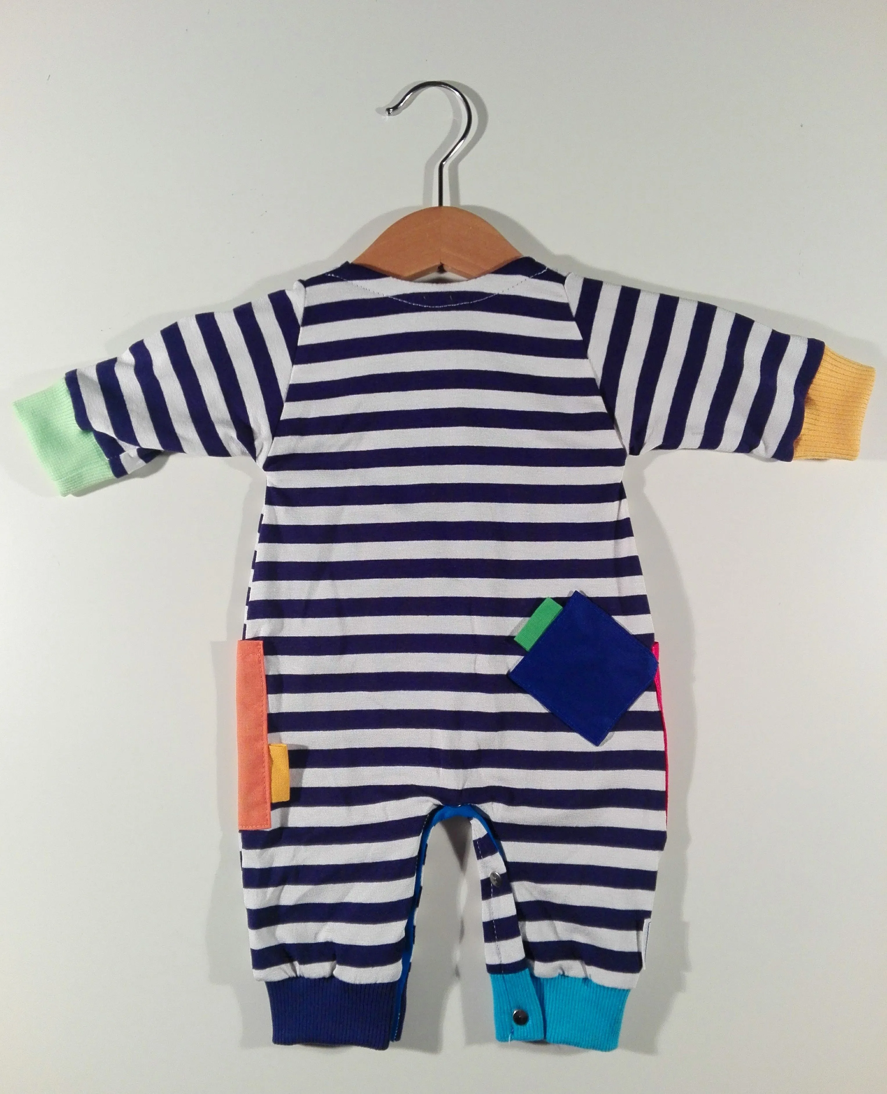 Onesie in cotton with colored patches